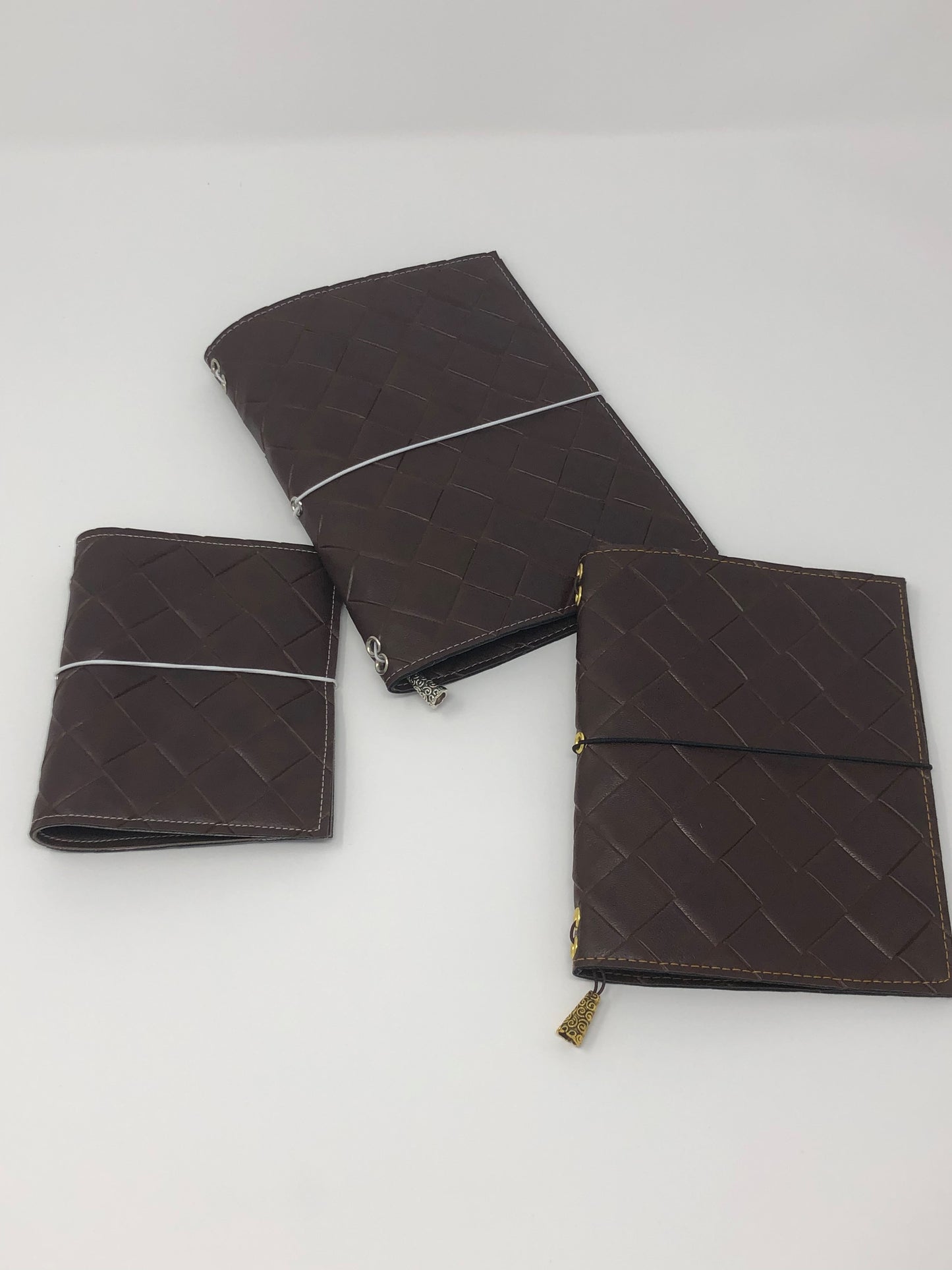 Burgundy Basket - Traveler's Notebook image 1